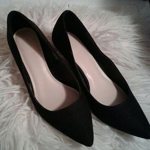 Old navy black faux suede pointed toe high heels 9 Old navy black faux suede pointed toe high heels 9