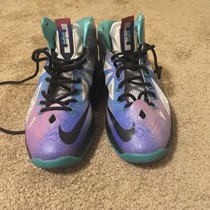 Lebron 10 pure platinum size 9.5 9/10 condition