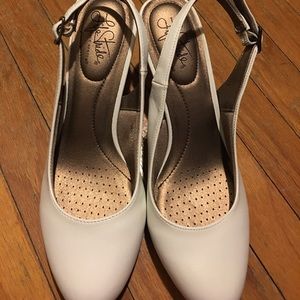 Life Stride white round toe sling back Life Stride white round toe sling back