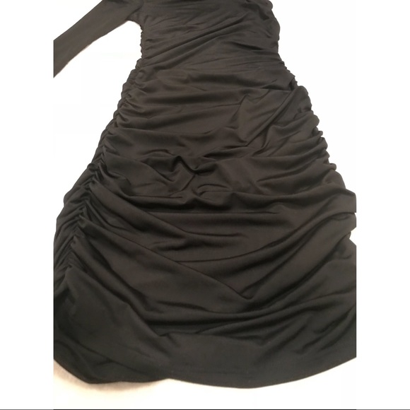 Black One sleeve Ruched dress - Picture 5 of 7