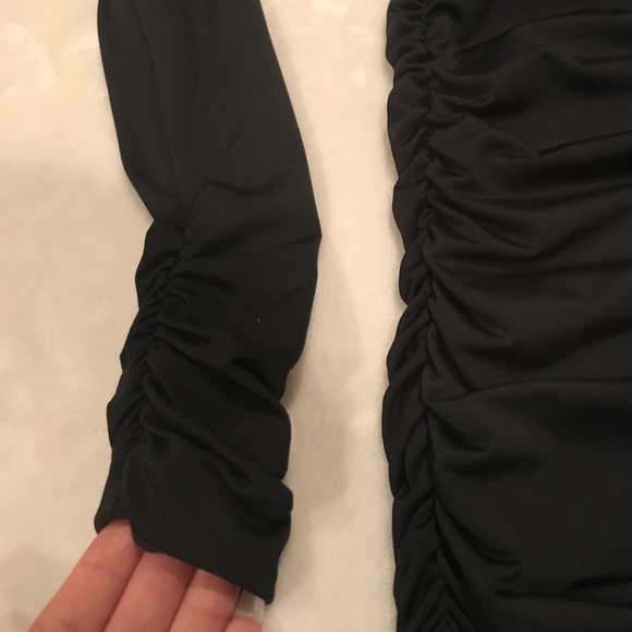 Black One sleeve Ruched dress - Picture 6 of 7