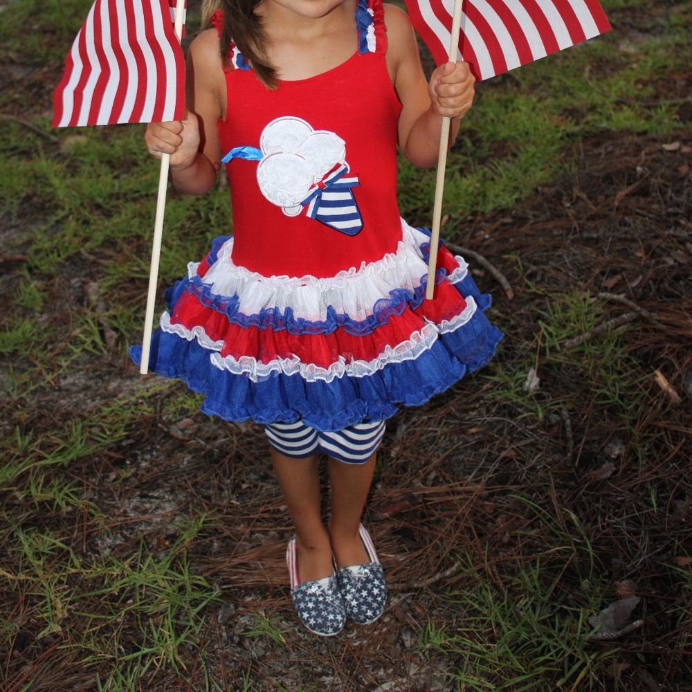 SOLD.  Patriotic 2 piece out fit