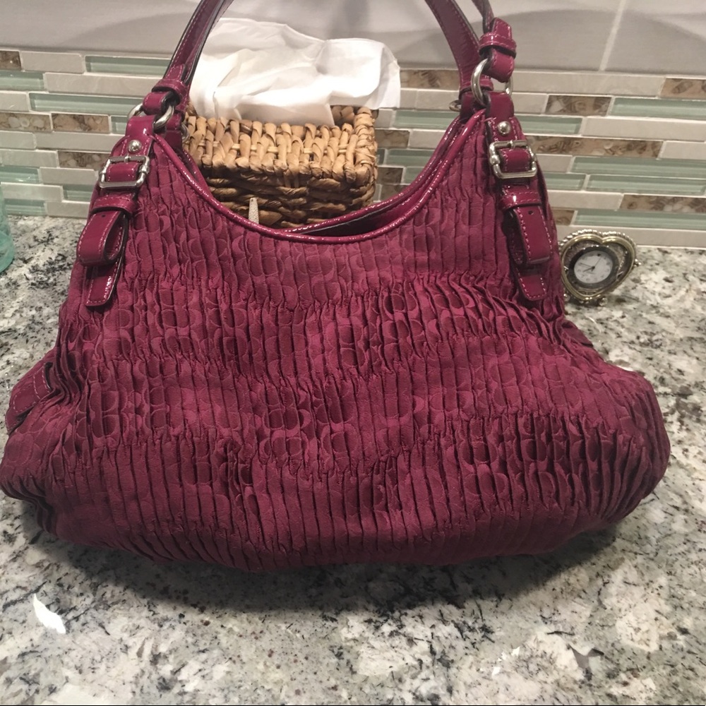 Coach material with leather handles