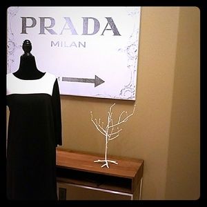 Black/white shift dress