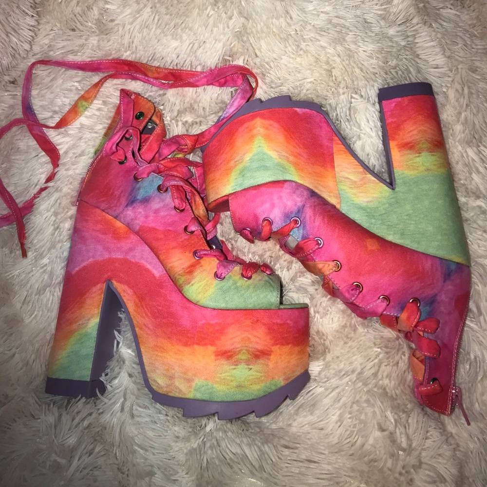Dollskill - Picture 1 of 3