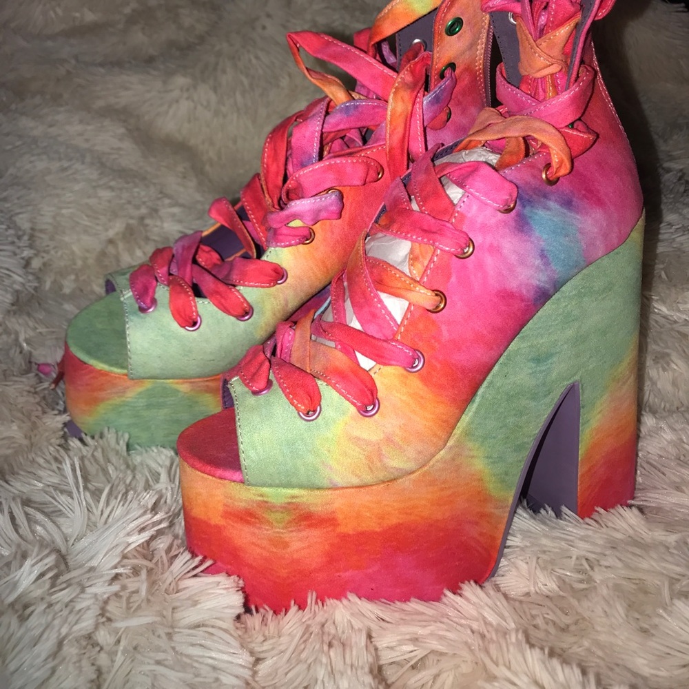 Dollskill - Picture 2 of 3
