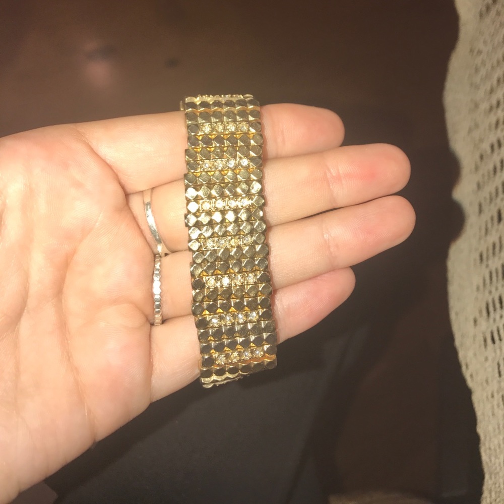 Comfortable gold bracelet
