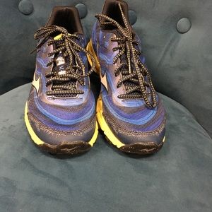 Blue Mizuno Wave runners, sz 9.5, VGUC Blue Mizuno Wave runners, sz 9.5, VGUC