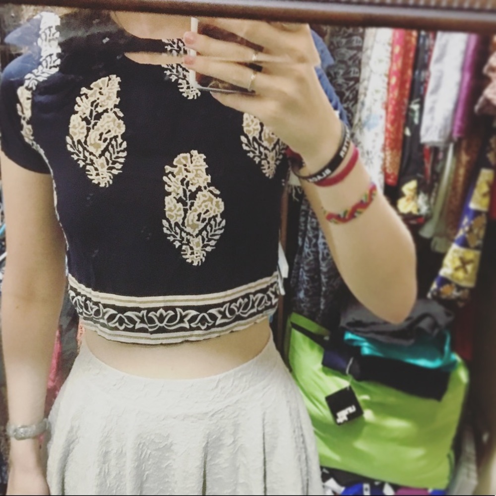 🚫SOLD🚫Adorable and Classy Boho Crop Top