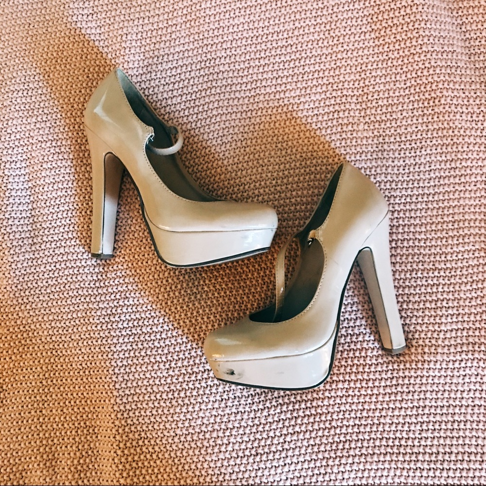 Nude Mary Jane Pumps