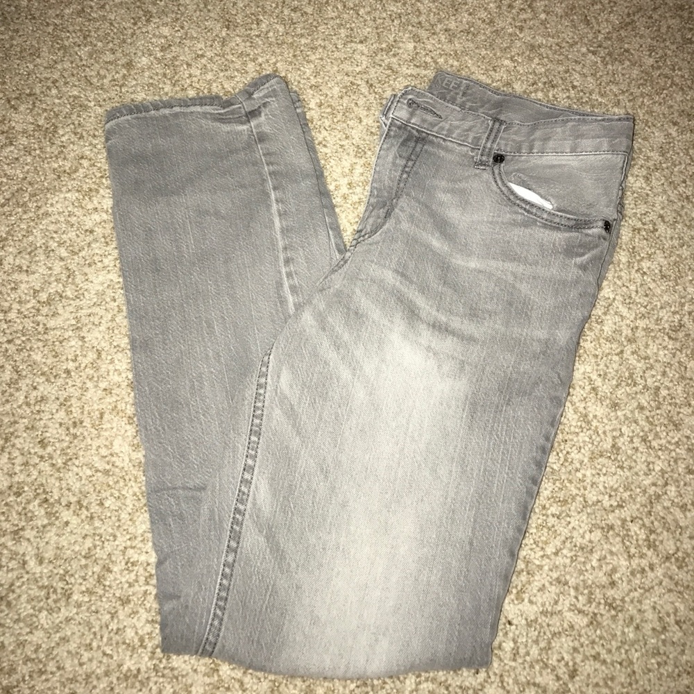 Young men's gray skinny jeans