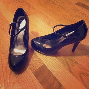 Patent leather, maryjane pumps