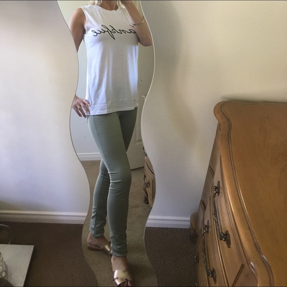 RESTOCKED✨HP✨White Sleeveless "Thankful" Tank Top✨ - Picture 4 of 6