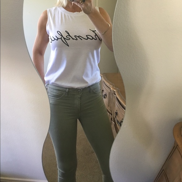 RESTOCKED✨HP✨White Sleeveless "Thankful" Tank Top✨ - Picture 6 of 6