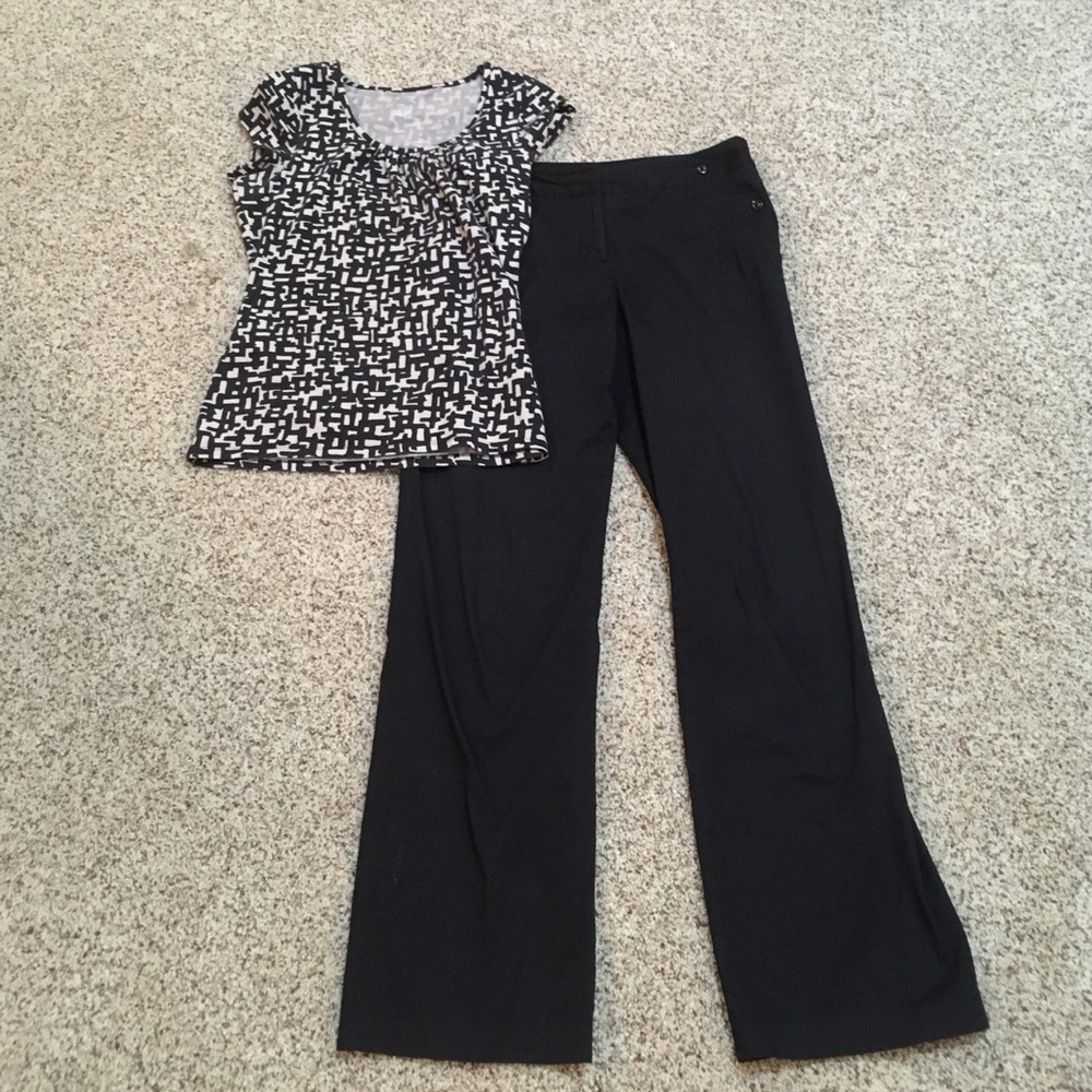 Size 4 comfy black slacks. Brand: Atelier.