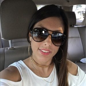 Meet your Posher, Danielle