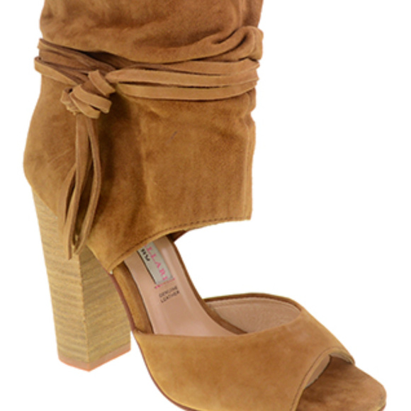 Leigh-2🎉Host Pick🎉 - Picture 3 of 4