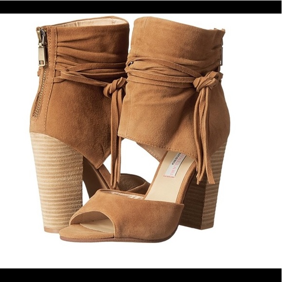 Leigh-2🎉Host Pick🎉 - Picture 4 of 4