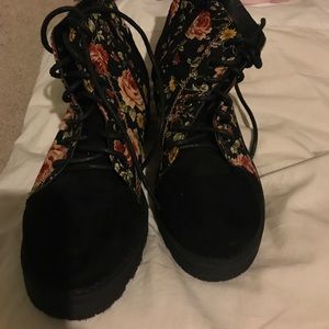 Combat boots