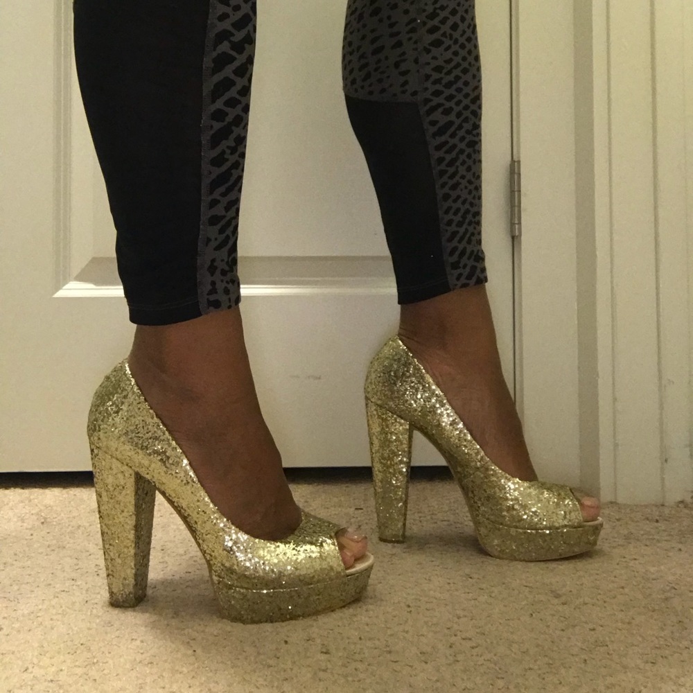 Steve Madden gold sequence platform heels