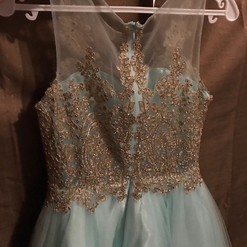 Dress - Picture 3 of 4