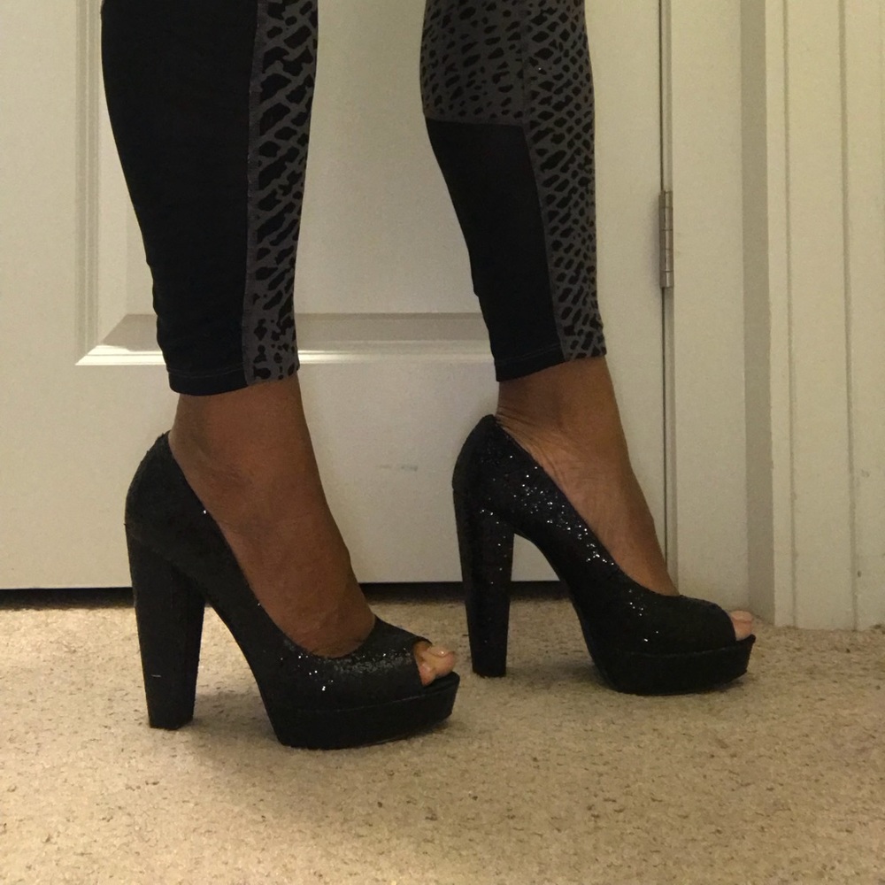 Steve Madden sequence platform heels