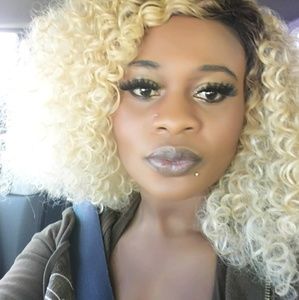 Meet your Posher, Ayisha