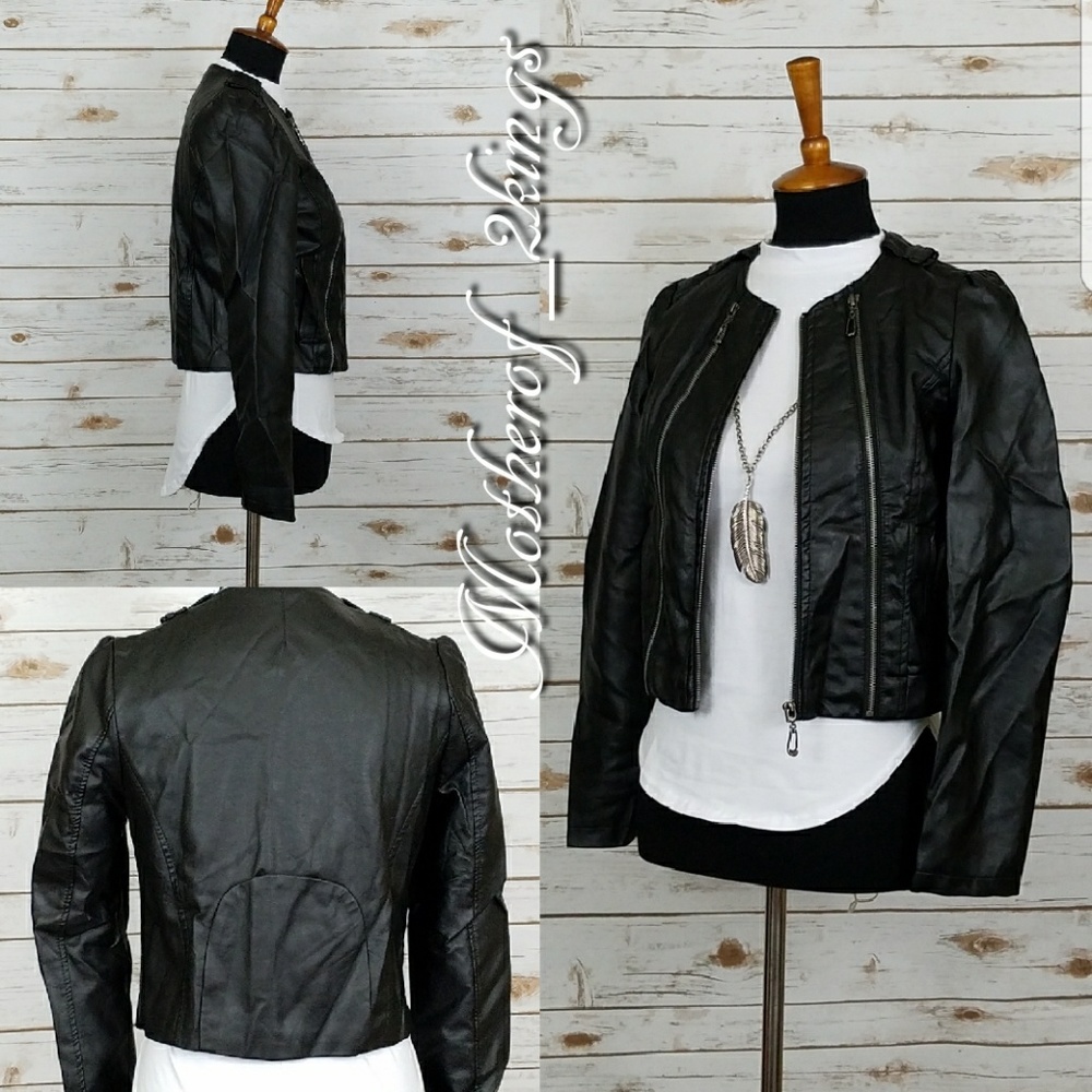 ♠️ BLACK VEGAN LEATHER MOTO JACKET - Picture 2 of 5