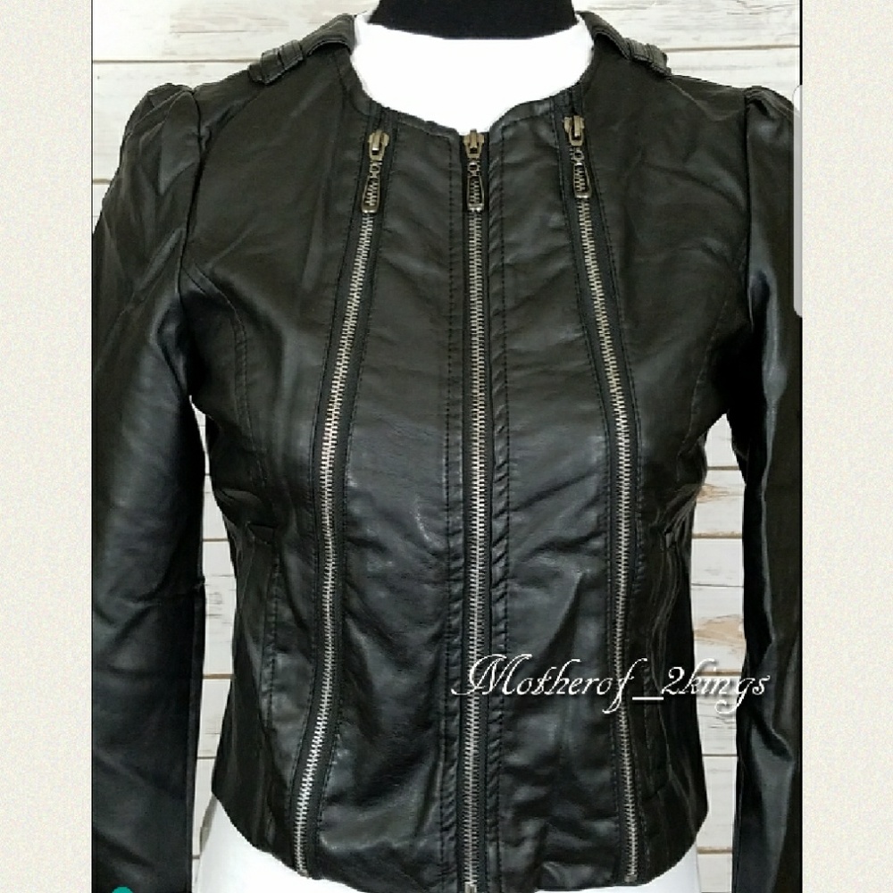 ♠️ BLACK VEGAN LEATHER MOTO JACKET - Picture 3 of 5