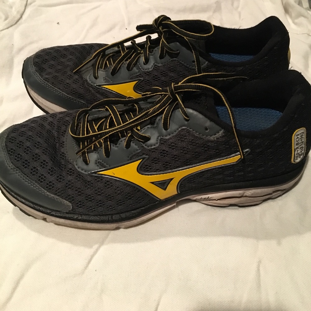 Mizuno Running Shoes Size 9