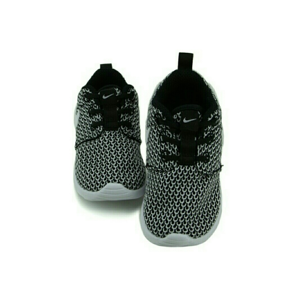 Toddler boys size 10 nike roshe shoes