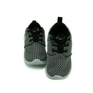 Toddler boys size 10 nike roshe shoes