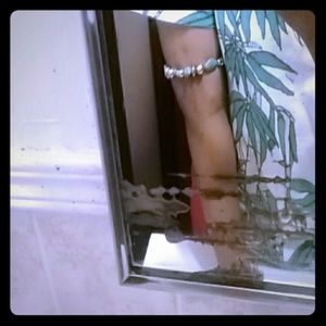 An nefertiti arm bracelet