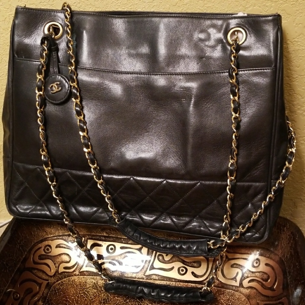 Gorgeous Chanel Shoulder Tote.