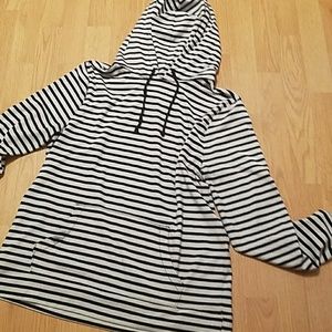 Old Navy Striped t-shirt pullover Old Navy Striped t-shirt pullover