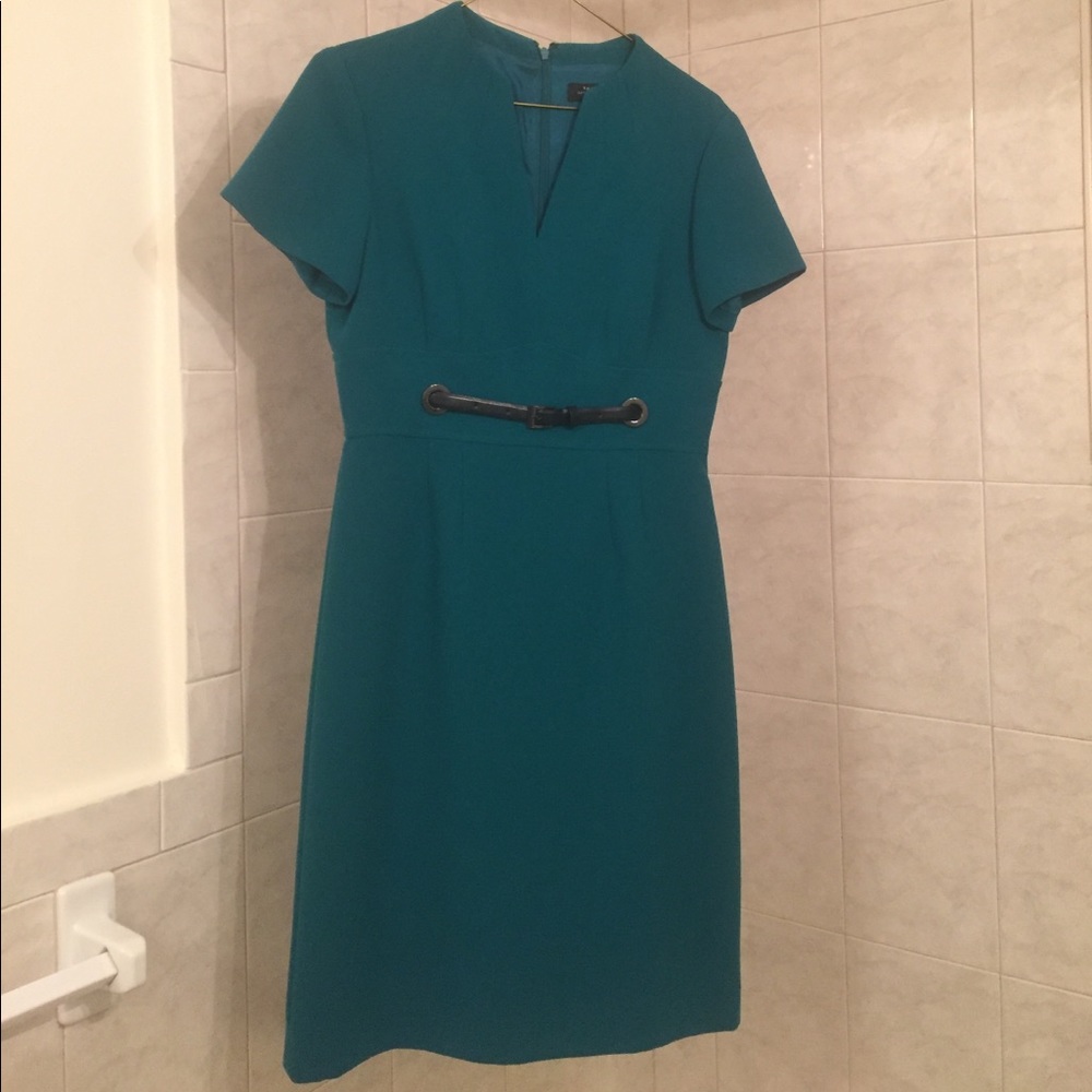 SALE Green tahari short sleeve sheath dress
