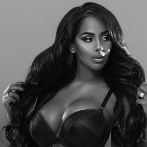 Wavy Beauty LaceFront Wig 24-26 inches!!