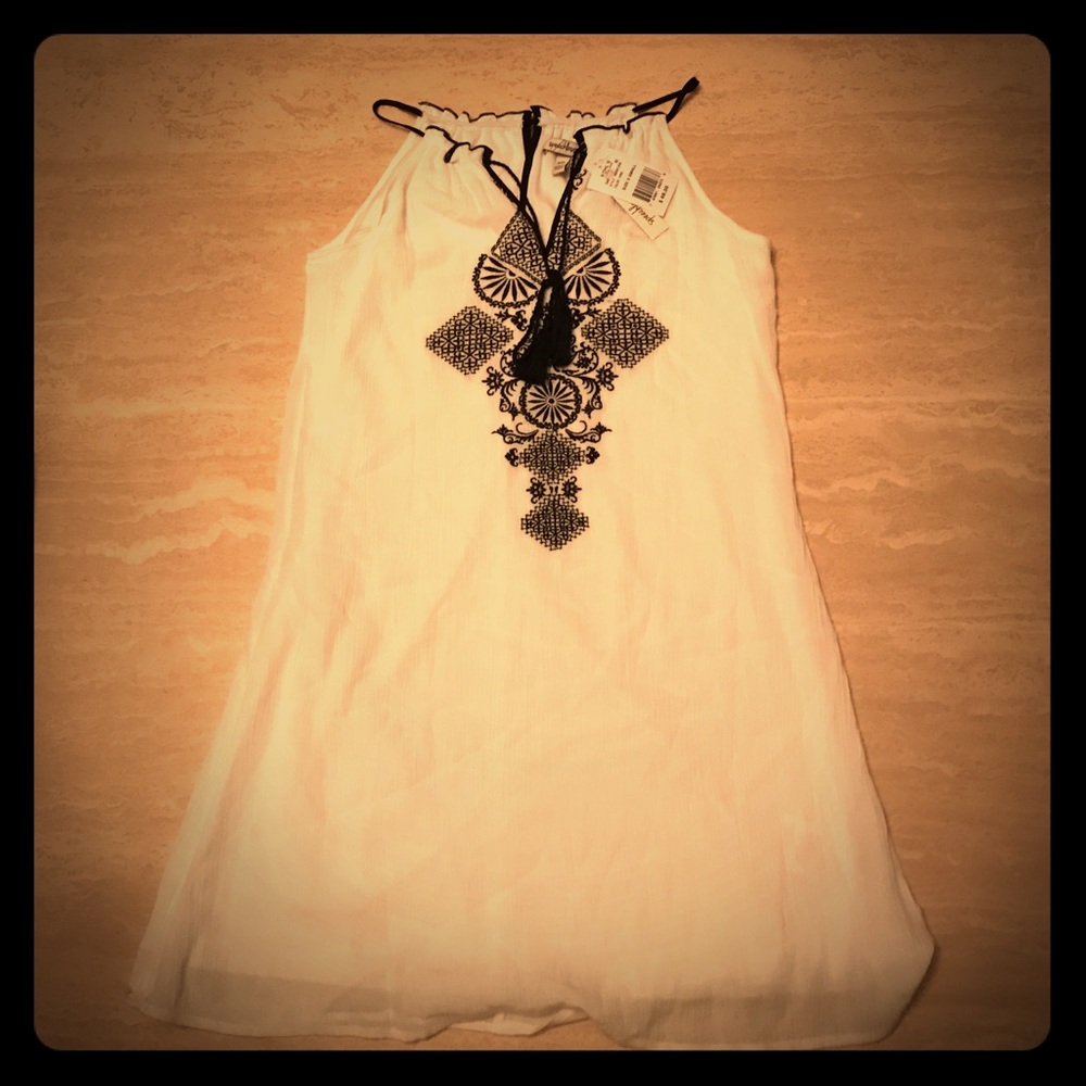 White sleeveless dress w/black trim