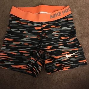 Nike pros Nike pros