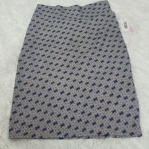LuLaRoe Cassie Pencil Skirt Medium. LuLaRoe Cassie Pencil Skirt Medium.