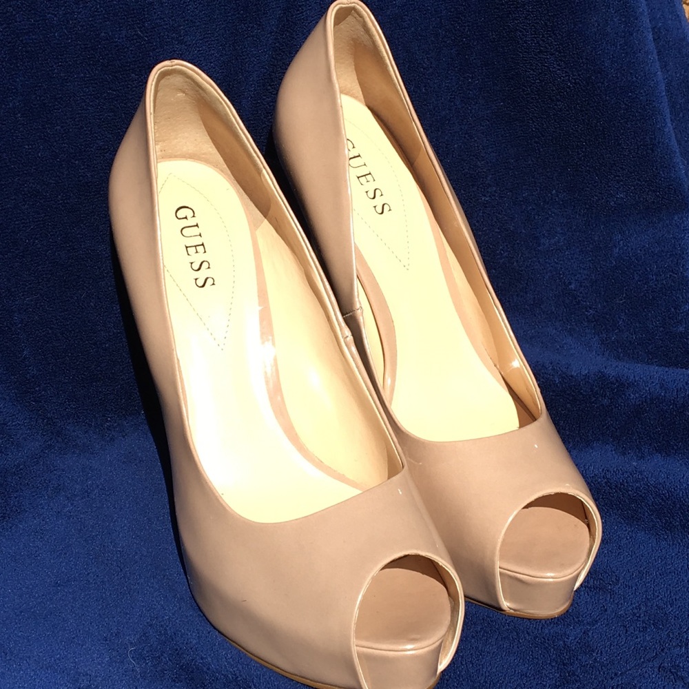 Guess patent nude peep toe platform pumps size 10