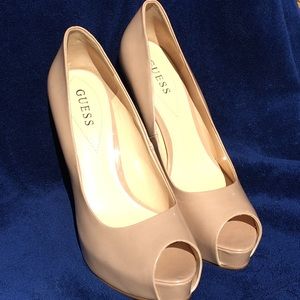 Guess patent nude peep toe platform pumps size 10
