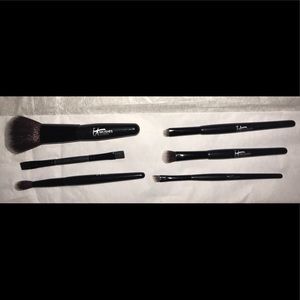 It cosmetics travel brush set