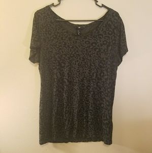 H&M black and gray lepard print tee H&M black and gray lepard print tee