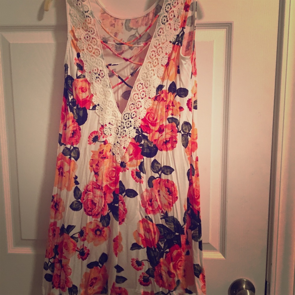 Lace front floral dress 🌸