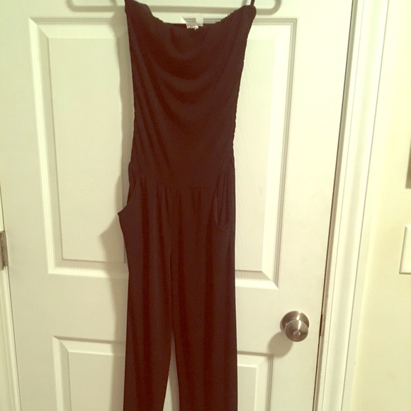 Strapless black romper with pockets - Picture 1 of 2