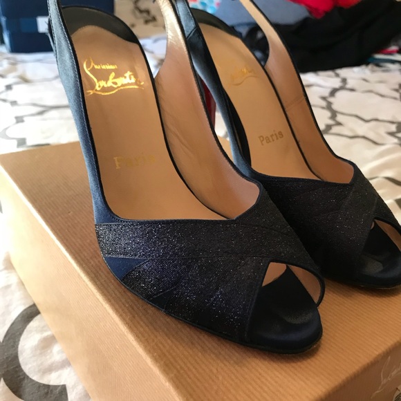 Christian Louboutin scarpe Navy Satin Heel 395 Poshmark Christian Louboutin scarpe Navy Navy scarpe Satin Heel 395 Poshmark a16ac0