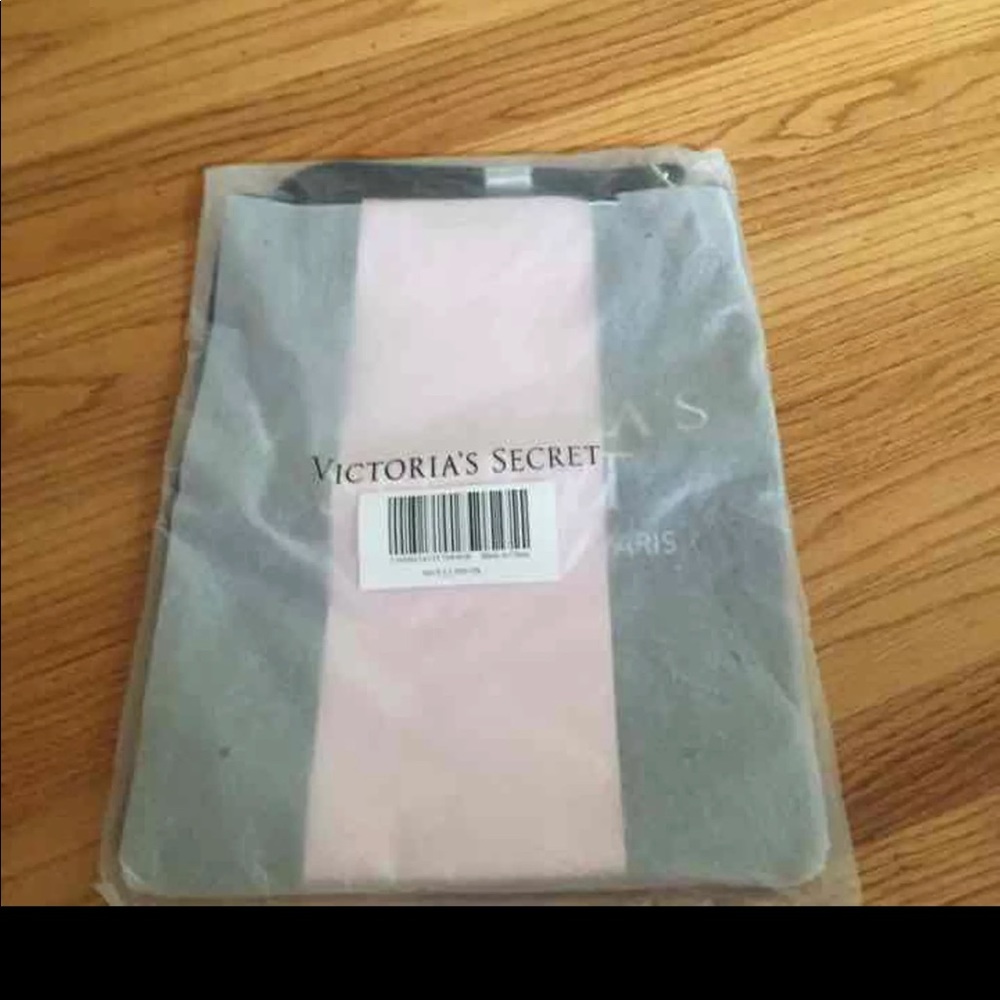 VS tote NWT