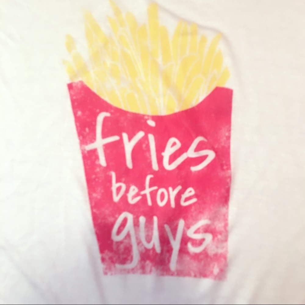 โฌ๏ธโฌ๏ธโฌ๏ธ๐๐ผNWT "Fries Before Guys" Graphic S/S Tees - Picture 2 of 6