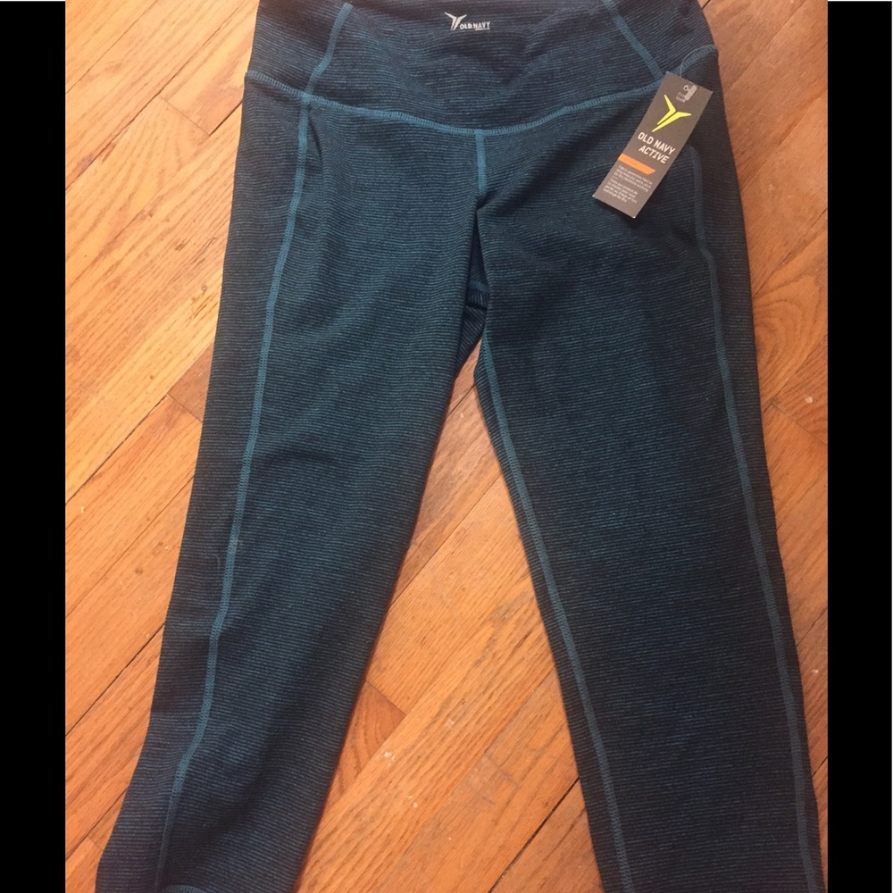 Old Navy Active Fitted Go-Dry Cropped Yoga Pant